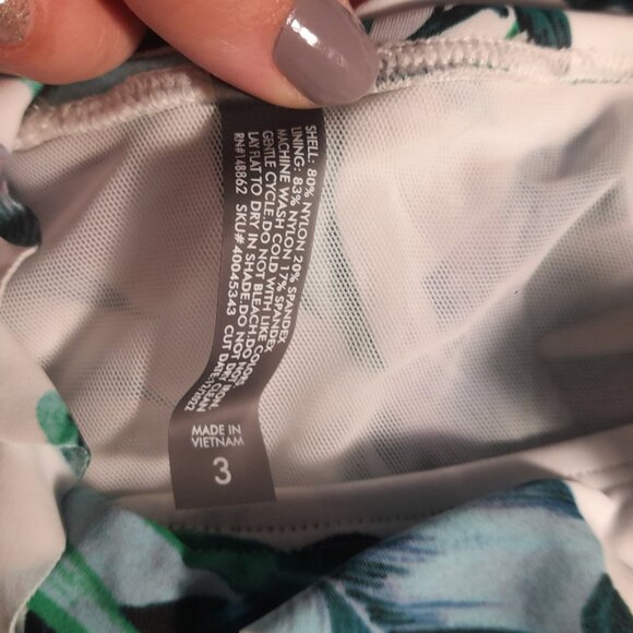 *BOGO FREE* Torrid Wireless Ruffle Sleeve Bikini Top Green Susie Tropical Size 3 - Picture 7 of 7